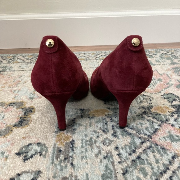 🆕 NWOT, MICHAEL, Michael Kors, Suede, Pointed Toe Pumps, Burgundy, Size 6 1/2M - Picture 2 of 4
